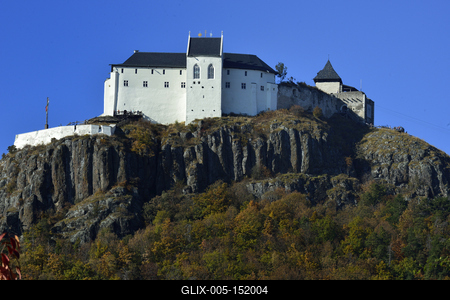 A füzéri vár a Zempléni-hegységben-stock-foto