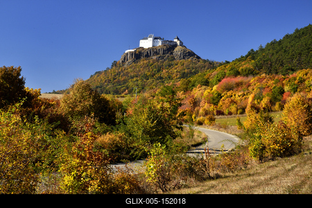 A füzéri vár a Zempléni-hegységben-stock-foto