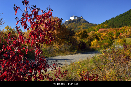 A füzéri vár a Zempléni-hegységben-stock-foto