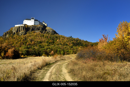 A füzéri vár a Zempléni-hegységben-stock-foto
