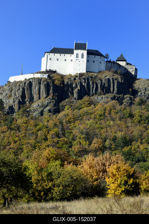 A füzéri vár a Zempléni-hegységben-stock-foto