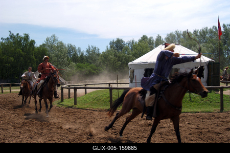 Lovasbemutató Ópusztaszeren a Nemzeti Történeti Emlékparkban-stock-foto