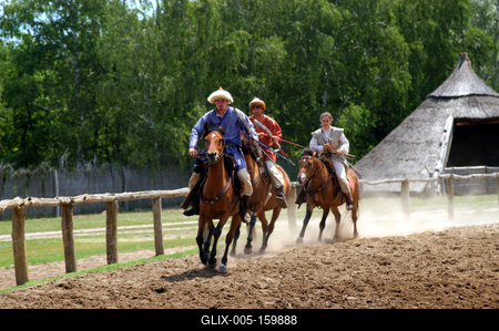 Lovasbemutató Ópusztaszeren a Nemzeti Történeti Emlékparkban-stock-foto