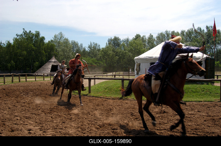 Lovasbemutató Ópusztaszeren a Nemzeti Történeti Emlékparkban-stock-foto