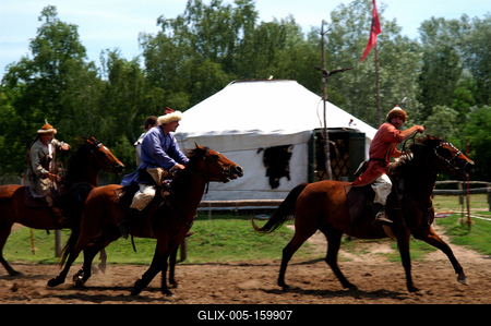 Lovasbemutató Ópusztaszeren a Nemzeti Történeti Emlékparkban-stock-foto