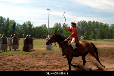 Lovasbemutató Ópusztaszeren a Nemzeti Történeti Emlékparkban-stock-foto