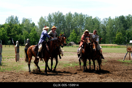 Lovasbemutató Ópusztaszeren a Nemzeti Történeti Emlékparkban-stock-foto