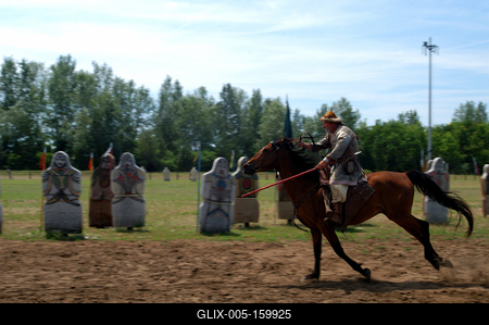 Lovasbemutató Ópusztaszeren a Nemzeti Történeti Emlékparkban-stock-foto