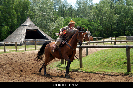Lovasbemutató Ópusztaszeren a Nemzeti Történeti Emlékparkban-stock-foto