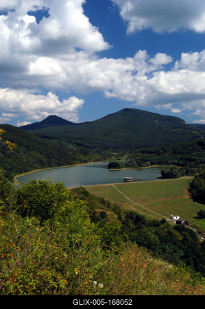 A hasznosi víztározó a Mátra- alján Pásztó határában-stock-foto