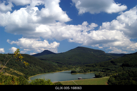 A hasznosi víztározó a Mátra- alján Pásztó határában-stock-foto