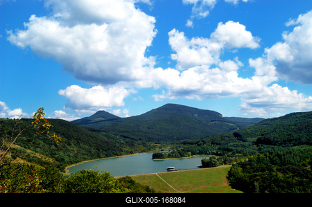 A hasznosi víztározó a Mátra- alján Pásztó határában-stock-foto
