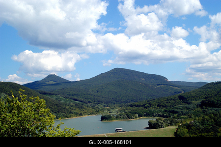 A hasznosi víztározó a Mátra- alján Pásztó határában-stock-foto