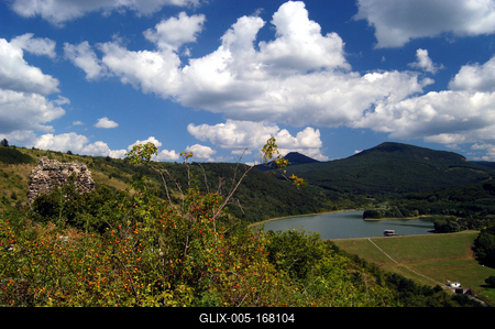 A hasznosi víztározó a Mátra- alján Pásztó határában-stock-foto