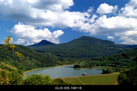A hasznosi víztározó a Mátra- alján Pásztó határában-stock-foto