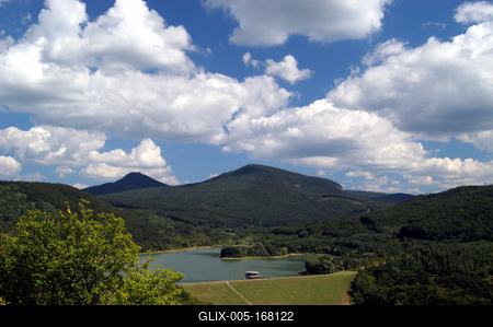 A hasznosi víztározó a Mátra- alján Pásztó határában-stock-foto
