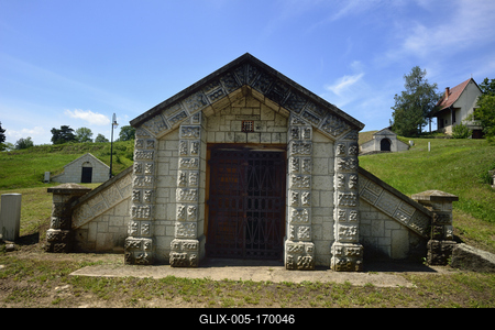 Tokaj hegyalján található Tolcsva, ahol a világörökség részét képezõ védett borospincék találhatók.-stock-foto