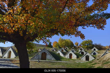 Hercegkúti védett pincesor Tokaj hegyalján-stock-foto