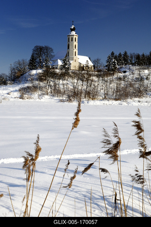 Cserhátsurány mûemlék templom-stock-foto