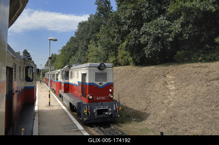 Budapest, Széchenyi-hegyi Gyermekvasút (Úttörõvasút) Hûvösvölgy állomása.-stock-foto