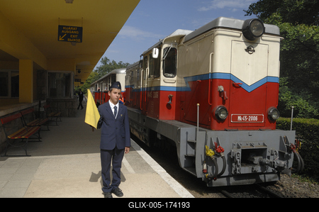 Budapest, Széchenyi-hegyi Gyermekvasút (Úttörõvasút) Hûvösvölgy állomása.-stock-foto