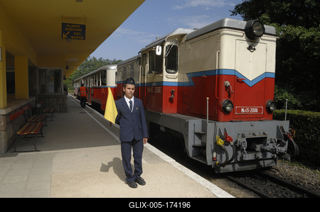 Budapest, Széchenyi-hegyi Gyermekvasút (Úttörõvasút) Hûvösvölgy állomása.-stock-foto