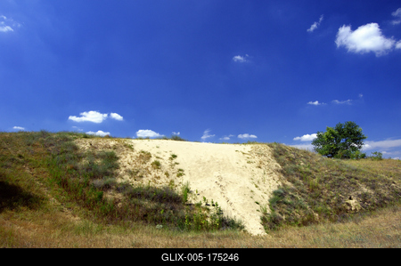 Homokbuckák Fülöpháza határában. A Homokhátság buckavonulatai csak néhány tíz méterrel magasodnak a Duna és Tisza-völgy fölé. A homokterületek az Õs-Duna hordalékkúpjainak maradványa. A szinte érintetlen állapotban levõ homokbuckás-stock-foto