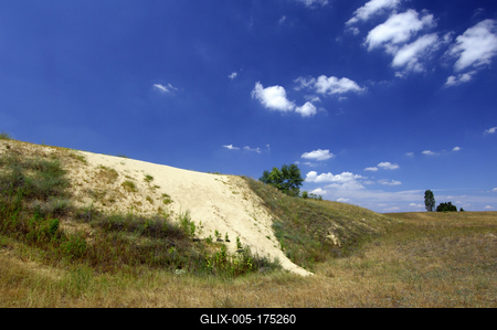 Homokbuckák Fülöpháza határában. A Homokhátság buckavonulatai csak néhány tíz méterrel magasodnak a Duna és Tisza-völgy fölé. A homokterületek az Õs-Duna hordalékkúpjainak maradványa. A szinte érintetlen állapotban levõ homokbuckás-stock-foto