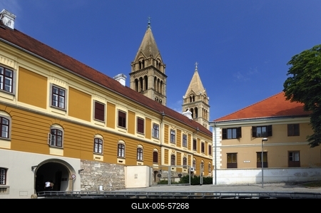 Pécs - Püspöki palota-stock-foto