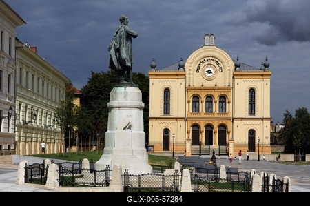 Pécs - Kossuth tér és a Zsinagóga-stock-foto