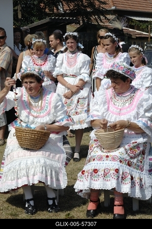 Matyó lakodalom Szentistvánon-stock-foto