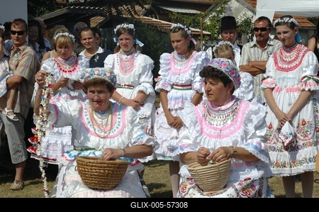 Matyó lakodalom Szentistvánon-stock-foto