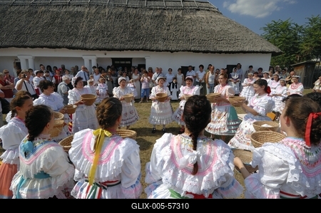 Matyó lakodalom Szentistvánon-stock-foto