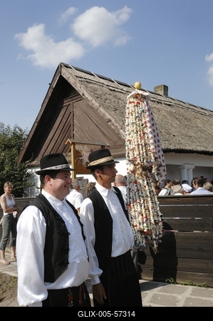 Matyó lakodalom Szentistvánon-stock-foto