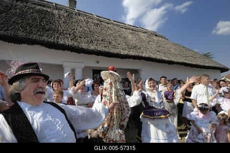 Matyó lakodalom Szentistvánon-stock-foto