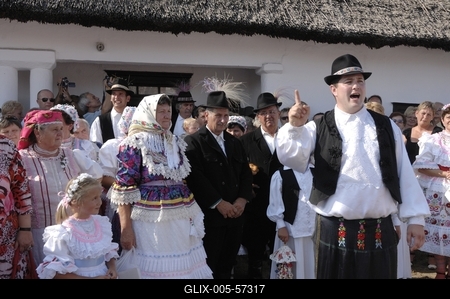 Matyó lakodalom Szentistvánon-stock-foto