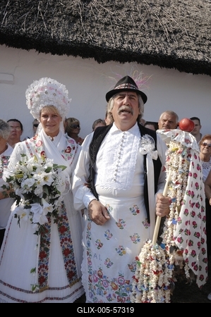 Matyó lakodalom Szentistvánon-stock-foto