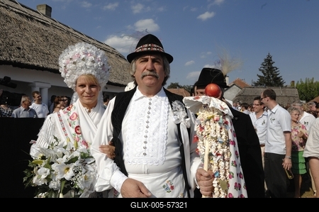 Matyó lakodalom Szentistvánon-stock-foto
