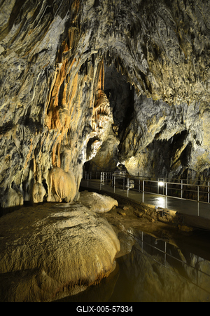 Aggteleki-cseppkőbarlang-stock-foto