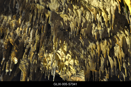 Aggteleki-cseppkőbarlang-stock-foto