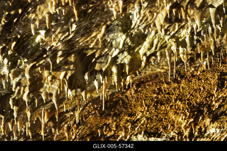 Aggteleki-cseppkőbarlang-stock-foto