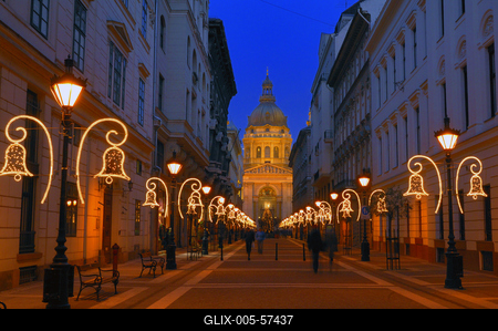 Budapest, díszkivilágítás a Zrínyi utcában-stock-foto