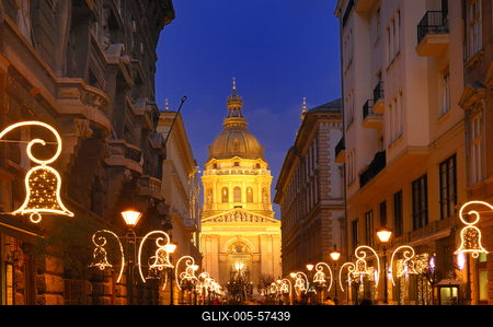Budapest, díszkivilágítás a Zrínyi utcában-stock-foto