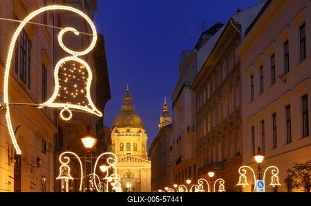 Budapest, díszkivilágítás a Zrínyi utcában-stock-foto