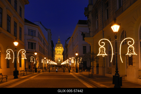 Budapest, díszkivilágítás a Zrínyi utcában-stock-foto