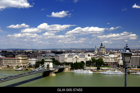 Budapesti panoráma a Dunával-stock-foto