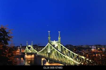 Budapest, Szabadság híd-stock-foto