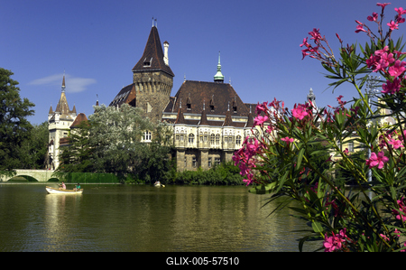 A Városligeti tó és a Vajdahunyad vára-stock-foto