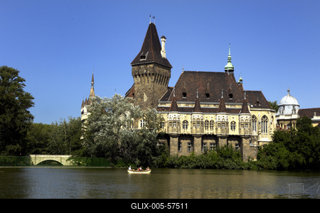 A Városligeti tó és a Vajdahunyad vára-stock-foto