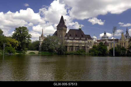 A Városligeti tó és a Vajdahunyad vára-stock-foto